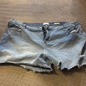 Stylish Frayed Hem Denim Shorts